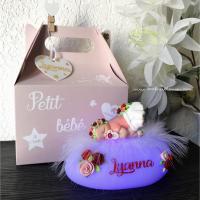 magnifique cadeau personnalisé pour une petite fille, figurine fimo, avec boite cadeau