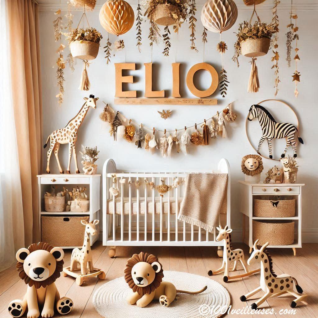 Une belle chambre de bebe garcon avec le prenom elio theme savane aux couleurs beige et bois naturel