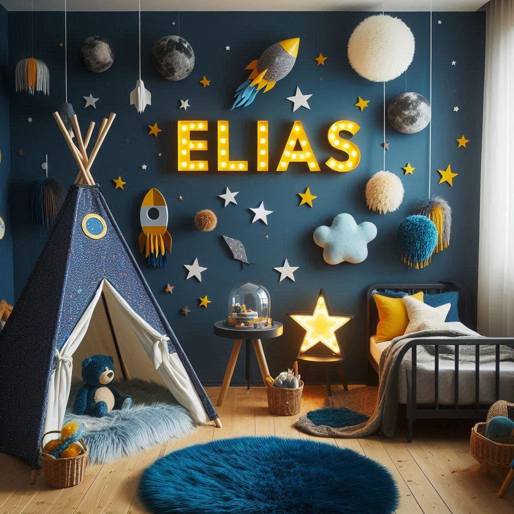 Decoration de chambre denfant sur le theme espace et galaxies avec le prenom elias avec un lit cabane un tipi couleur bleu nuit moutarde un tapis fourure bleu nuit une peluche fuse