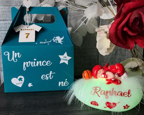 cadeau de naissance ou de baptême pour un petit garçon, veilleuse bébé personnalisé, thème basket