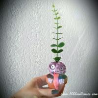 Plante anti solitude verte et violette personnage creature cadeau 1 