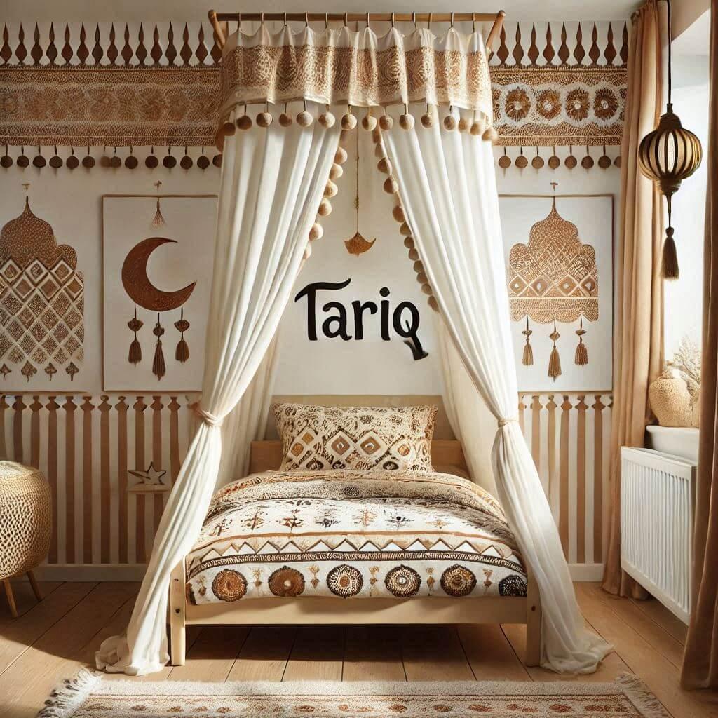 Une chambre d enfant sur le theme oriental avec un lit cabane decore de voilages aux motifs dores le prenom tariq est ecrit dans la decoration les draps et rideaux affichent des mo