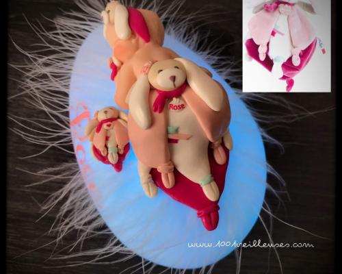 Veilleuse galet lumineux avec un bebe fimo reproduction doudou lapin - personnalisable